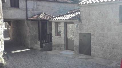 Gîte pour 5 personnes, avec terrasse et vue, animaux acceptés à Cabril