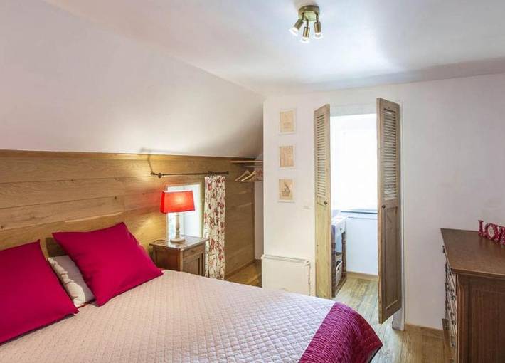 Location de vacances pour 9 personnes, avec vue et sauna ainsi que jardin et piscine, animaux acceptés dans Cherain - 3