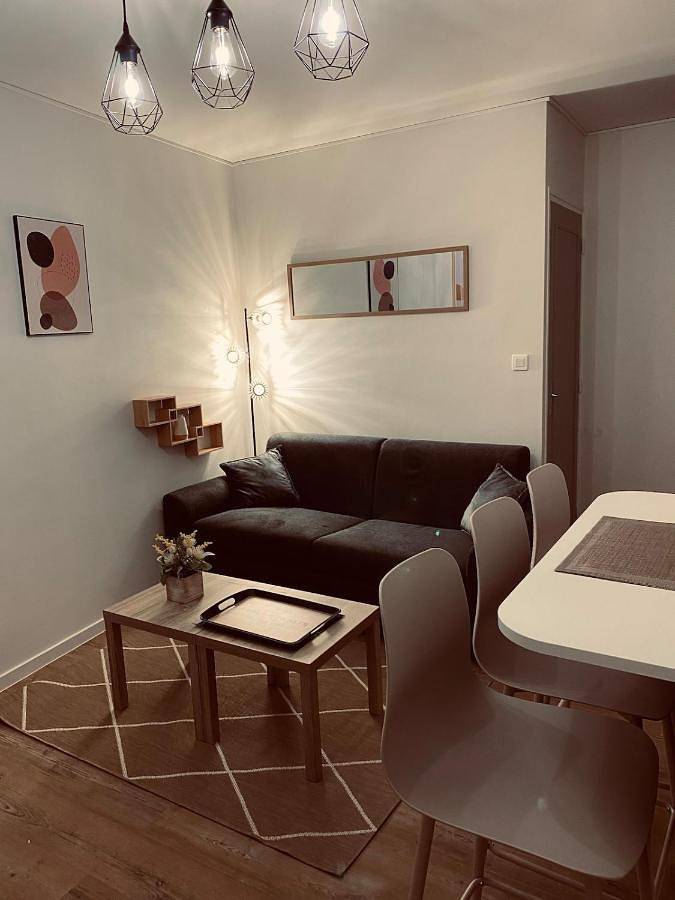 Appartement entier, Appartement moderne Wifi Fibre et Parking privé gratuit avec balcon et ascenseur in Niort, Région de Niort
