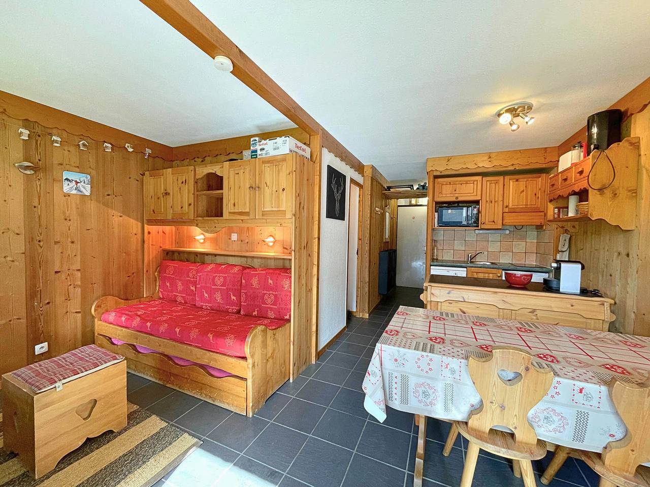 Studio entier, Studio rénové style montagne pour 4 pers aux Menuires, balcon est, accès direct pistes in Les Menuires, Saint-Martin-de-Belleville