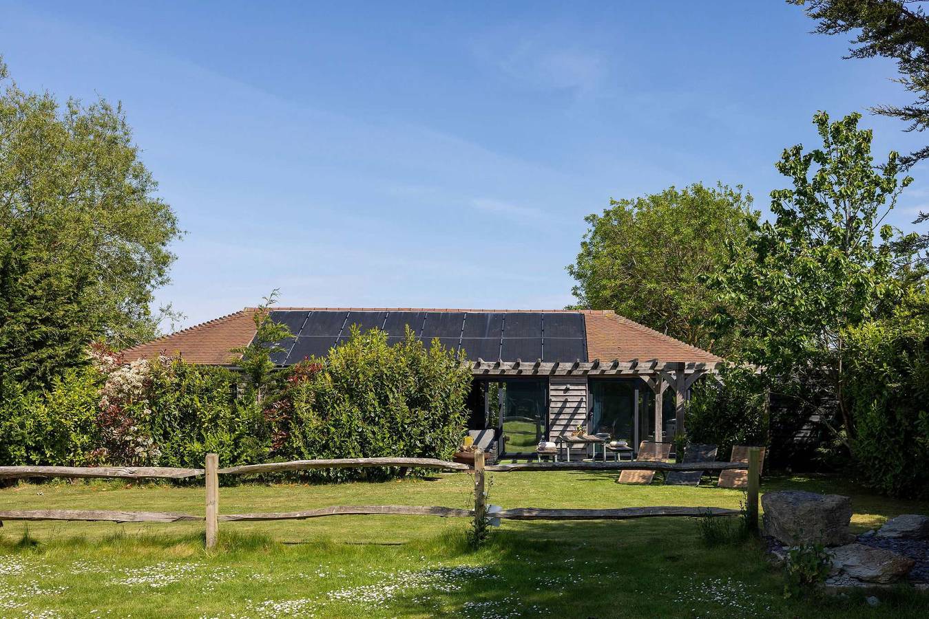 Rural Lodge Retreat with Hot Tub in Sussex Occidental