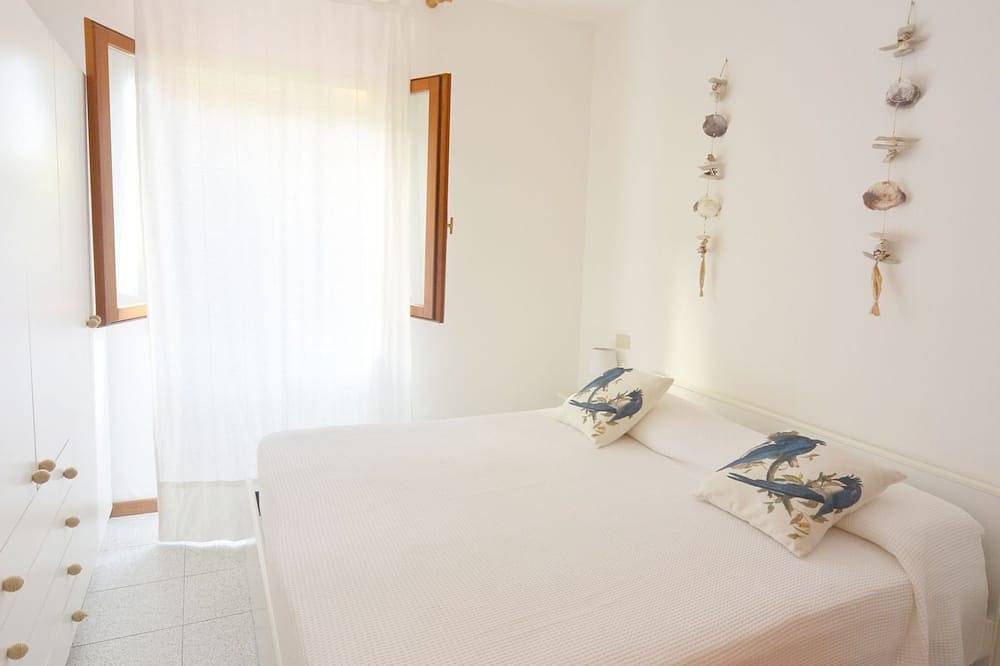 Appartamento intero, Trilocale Giglio piano terra in Spiaggia Fetovaia, Campo nell'Elba