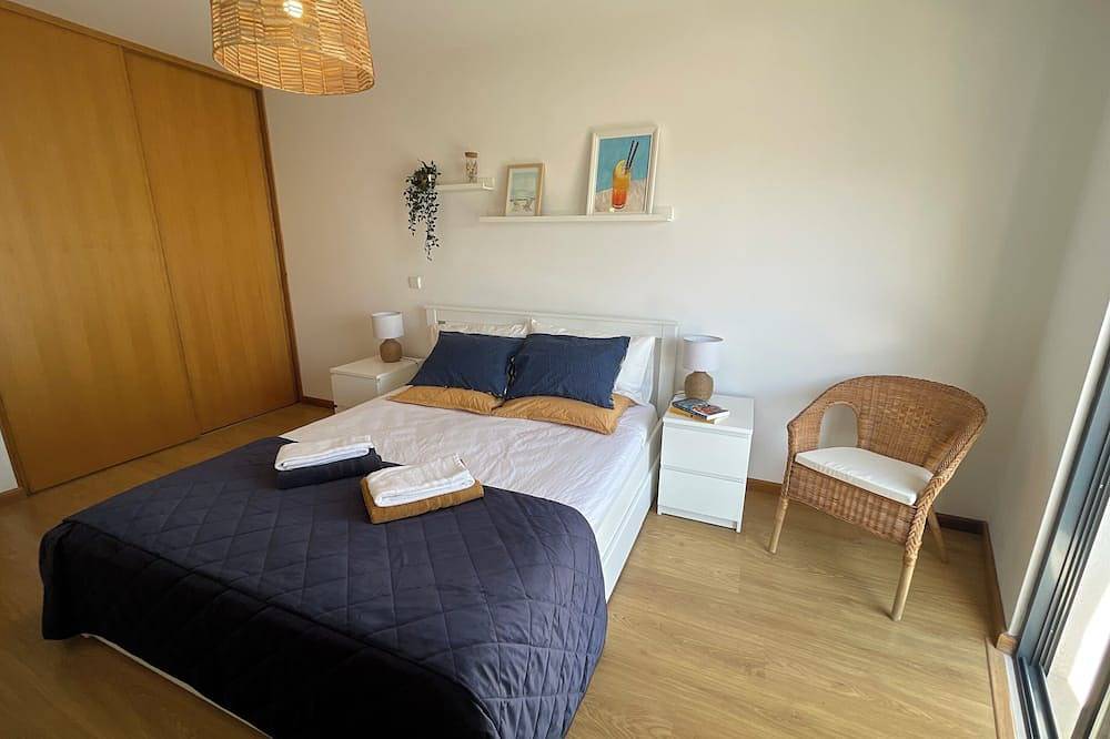Entire apartment, In the centre of Olhão, Parking, Pool, Bbq, A/C, 3 min walk from the Pier in Olhão, Parque Natural da Ria Formosa