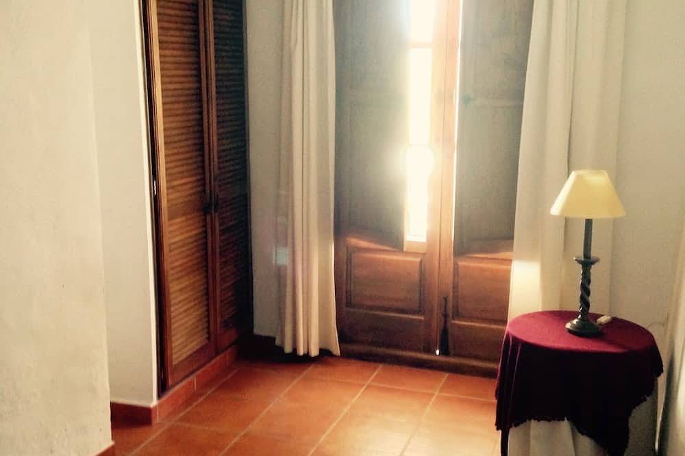 House with good mountain views in Jimena de la Frontera, Los Alcornocales
