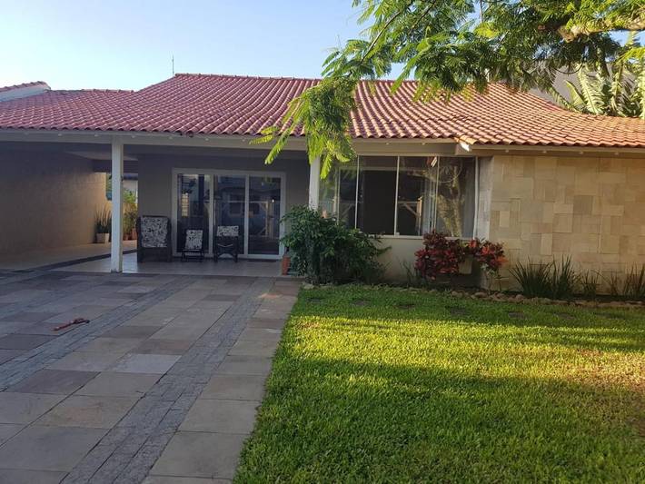 Casas e apartamentos de temporada para 9 pessoas, com jardim e terraço, com animais de estimação em Tramandaí