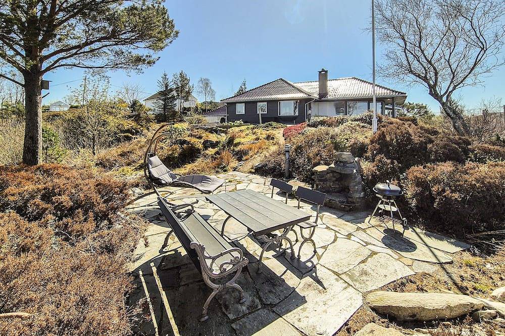 Traumhaftes Haus in Hjellestad mit Meerblick in Fana, Bergen