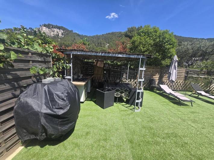Gîte pour 6 personnes, avec vue ainsi que jardin et piscine à Gémenos - 3