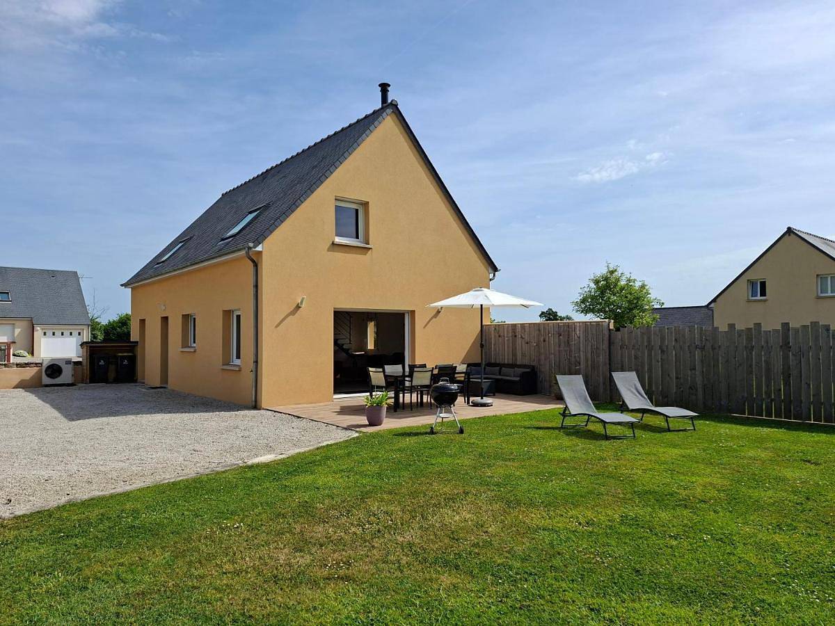 Four-Bedroom House in Quettehou, Région de Cherbourg