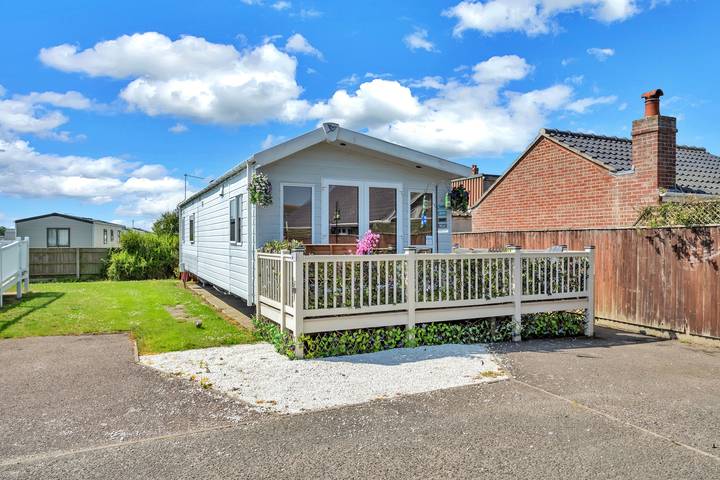 Holiday rental for 4 people, with pool and garden in Scratby
