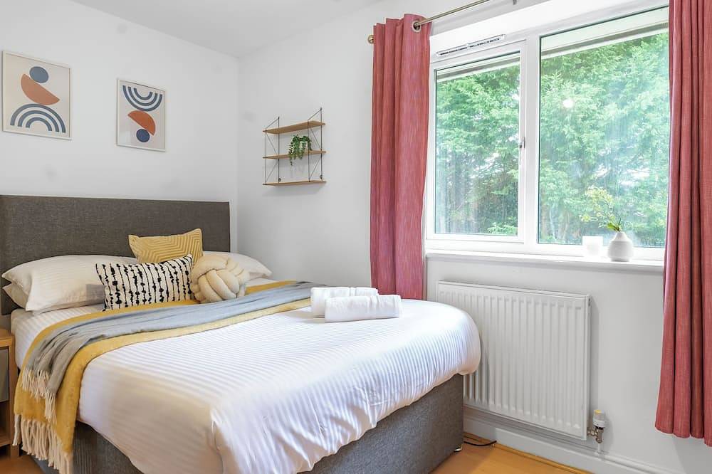 Cozy Haydock Home With Easy Transport Links in St Helens and Wi-Fi in St Helens, Nordwestengland
