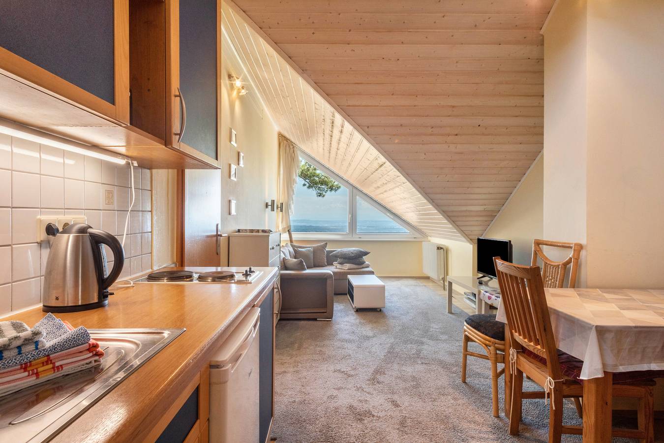 Ganze Wohnung, Ferienwohnung mit Seeblick, Balkon und Wi-Fi in Deggenhausertal, Bodenseekreis