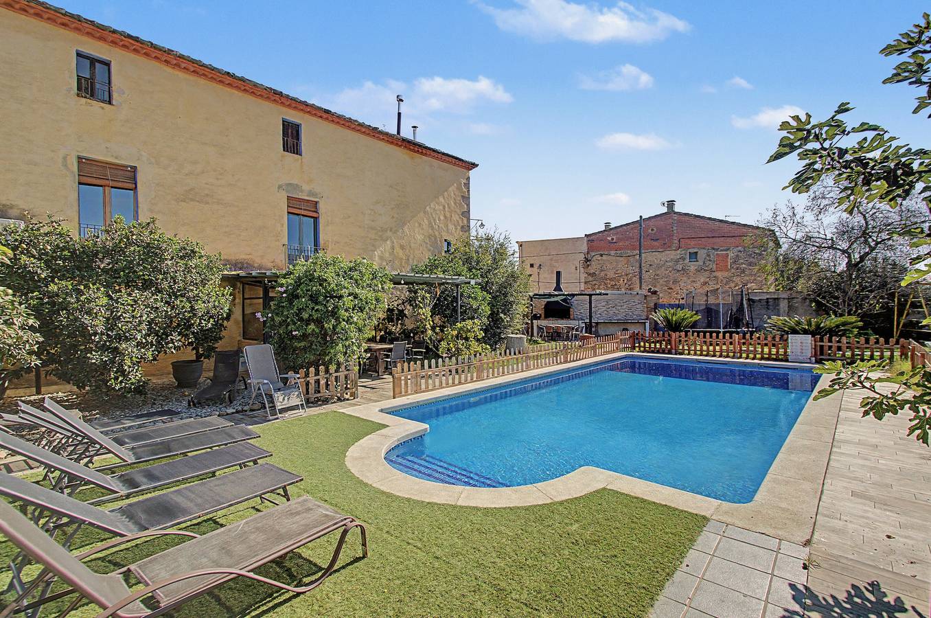 Studio entier, Le loft de Can Padrosa avec jacuzzi-spa privé in Riumors, Haut-Ampurdan