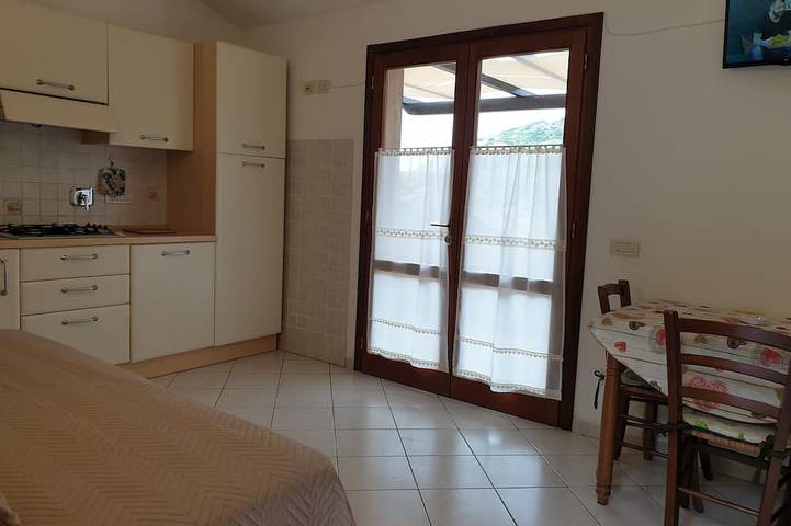 Appartamento intero, Bilocale con terrazza vista mare, sulla spiaggia, climatizzatore e parcheggio in Rio nell'Elba, Rio