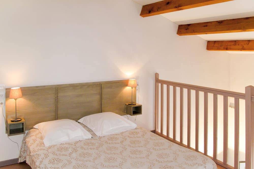 Domaine d'Ensérune by Interhome in Colombiers, Côte d'Améthyste