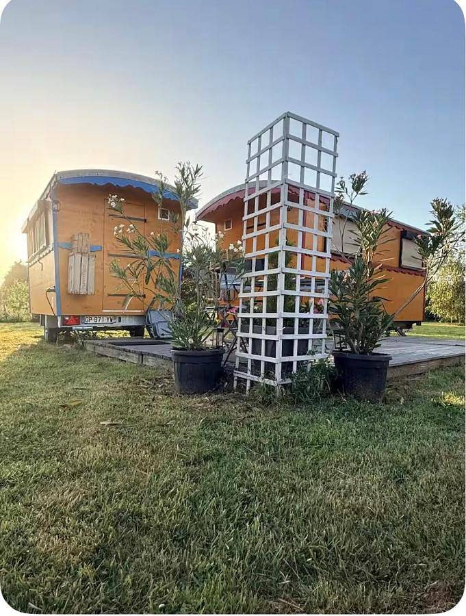 Gîte pour 6 personnes, avec Jacuzzi et Terrasse ainsi que Jardin et Bassin pour enfant à Chéu
