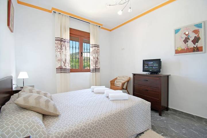 Un refugio cautivador con piscina para unas vacaciones en grupo excepcionales. in Comares, Provincia de Málaga
