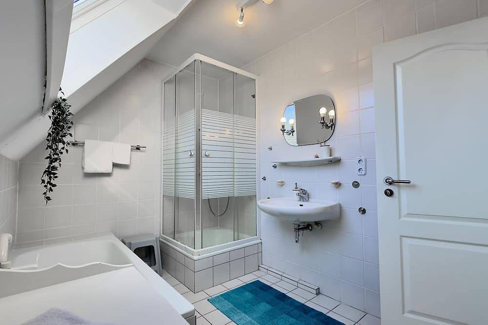 \"Urlaubstraum im Ferienhaus Anschütz – Raum für 5, Entspannung auf 118qm\" in Wilhelmshaven, Südliche Nordseeküste