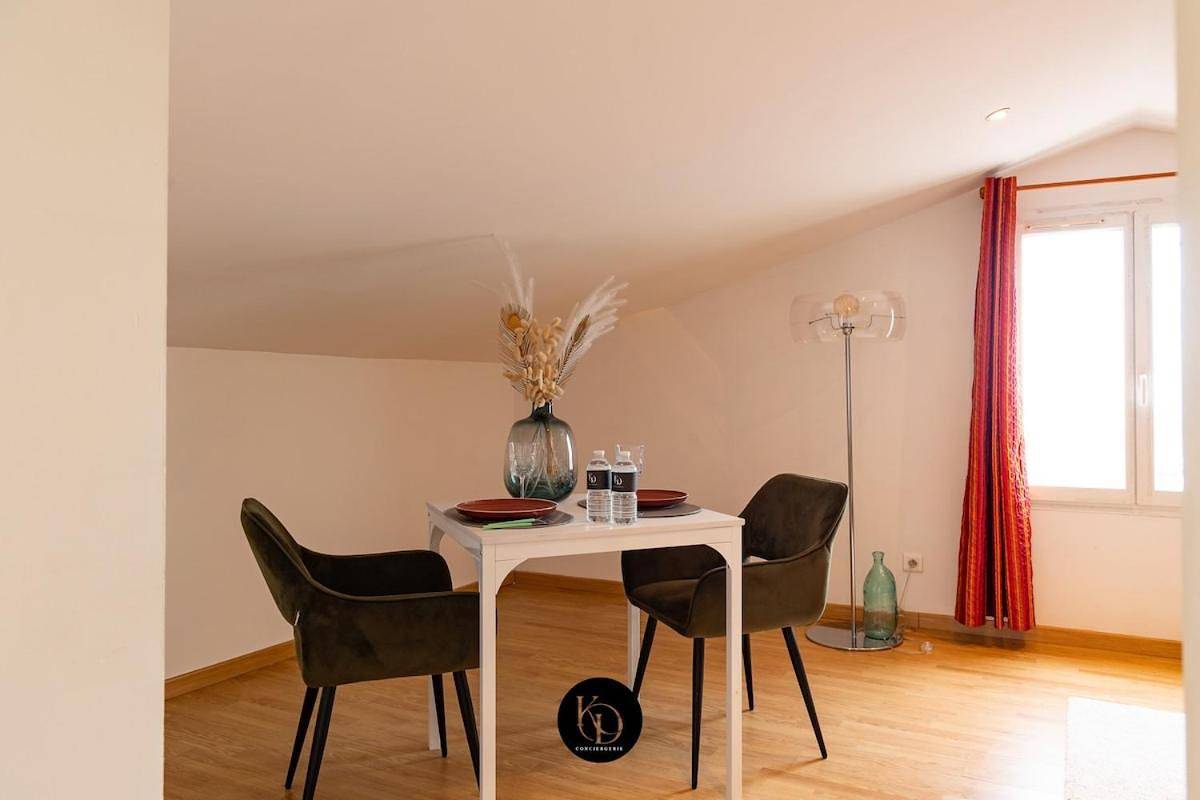 Appartement entier, One-Bedroom Apartment in Port-de-Bouc, Côte méditerranéenne (France)
