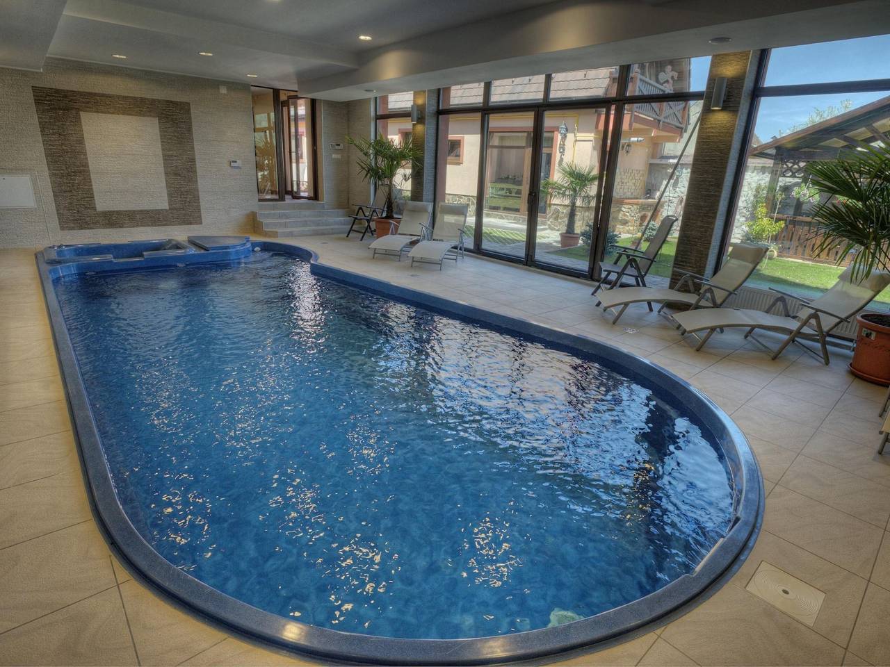 Kürzlich in eine Ferienvilla konvertiertes, umfriedetes Haus aus der Sac in Karpaten