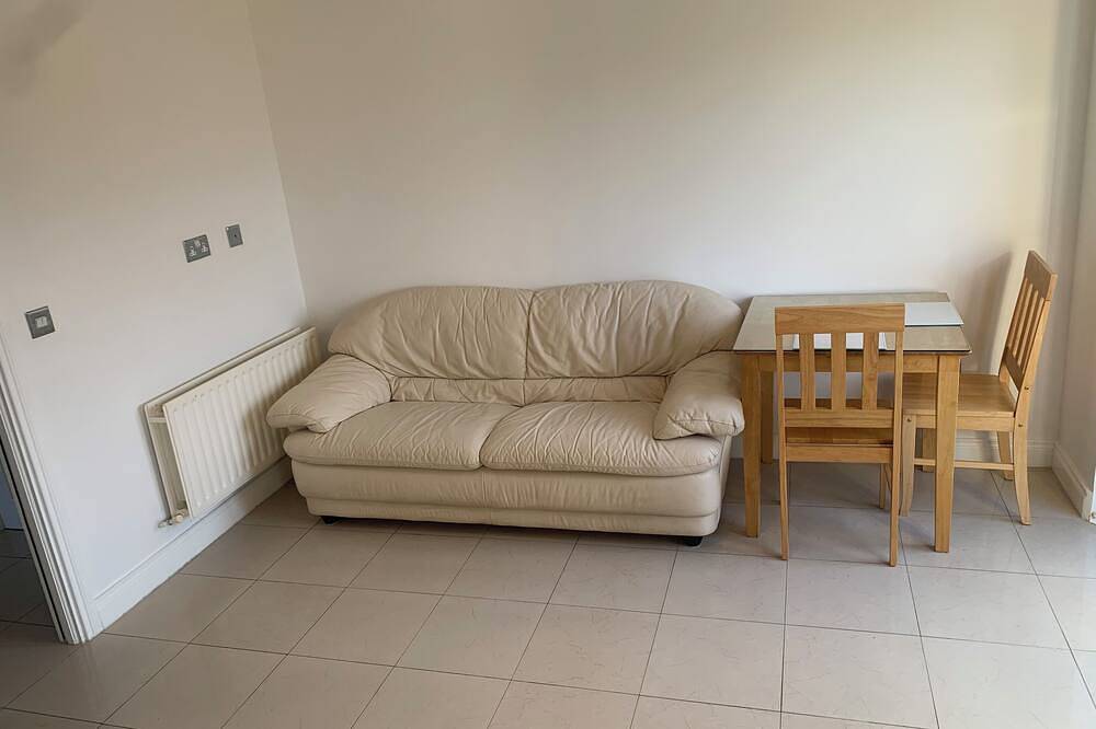 Entire apartment, Relaxing Balcony Views Mullingar Self Catering Apartment on Park Hotel Grounds in Mullingar, County Westmeath