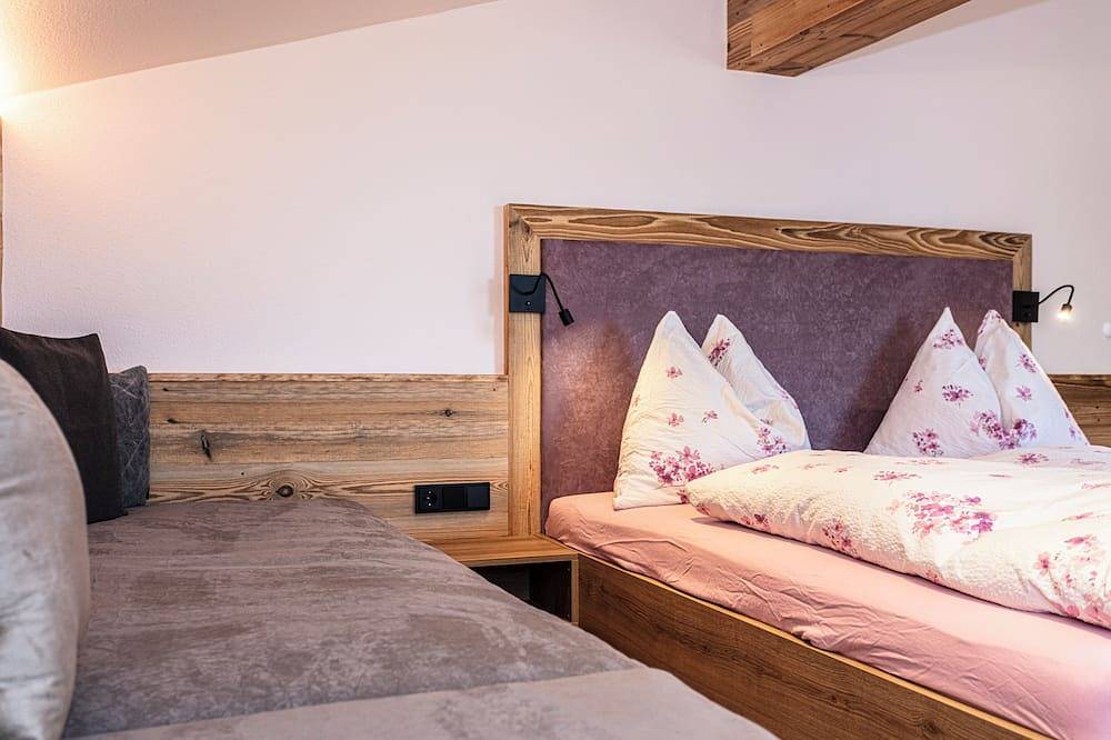 Ganze Wohnung, Neue Ferienwohnung Schwalbenwand saniert 2025 in Maishofen, Pinzgau