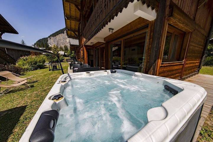 Chalet pour 9 personnes, avec jacuzzi ainsi que balcon et jardin à Avoriaz