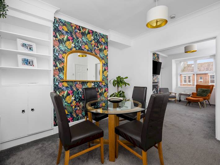 Glamping for 5 people, with garden in Brighton