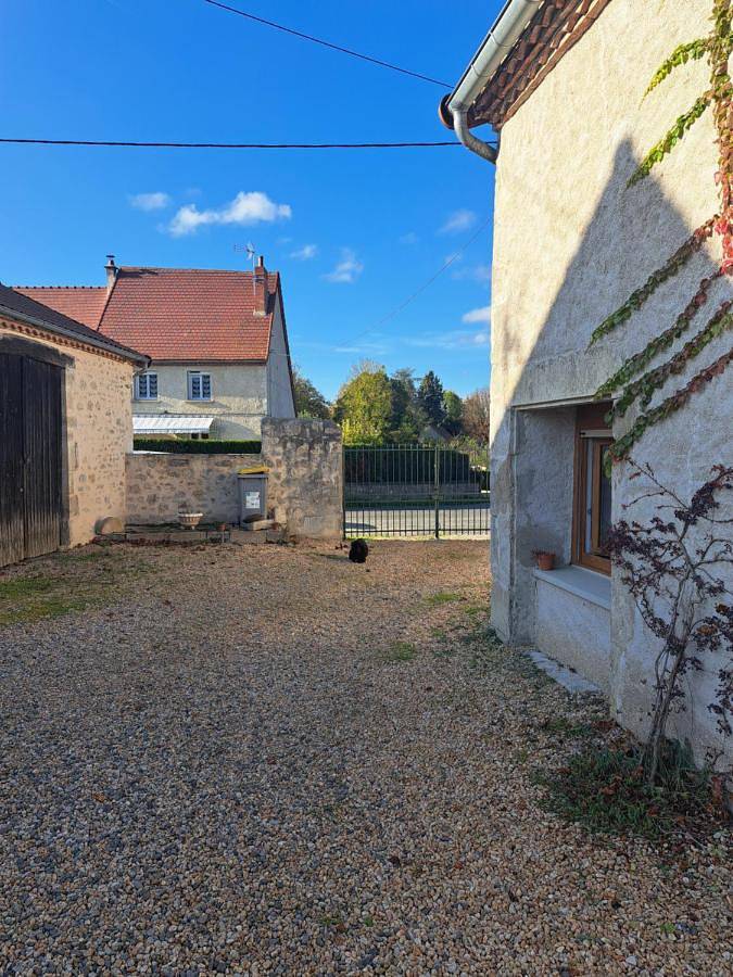 Maison de campagne pour 6 personnes, avec vue et jardin, animaux acceptés à Bellenaves - 4