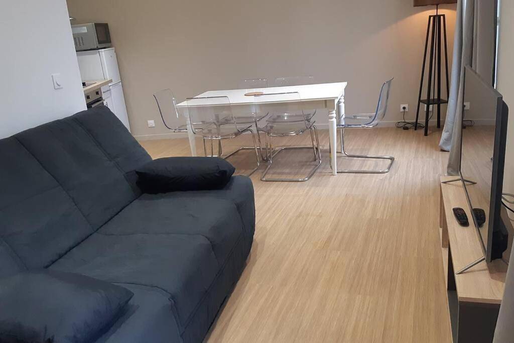 Appartement entier, One-Bedroom Apartment in Saint-Philibert-de-la-Lézarde, Région du Havre
