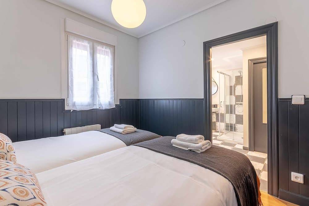 Entire apartment, Apartment in front of Bilbao River, next to metro in Erandio, Bizkaia