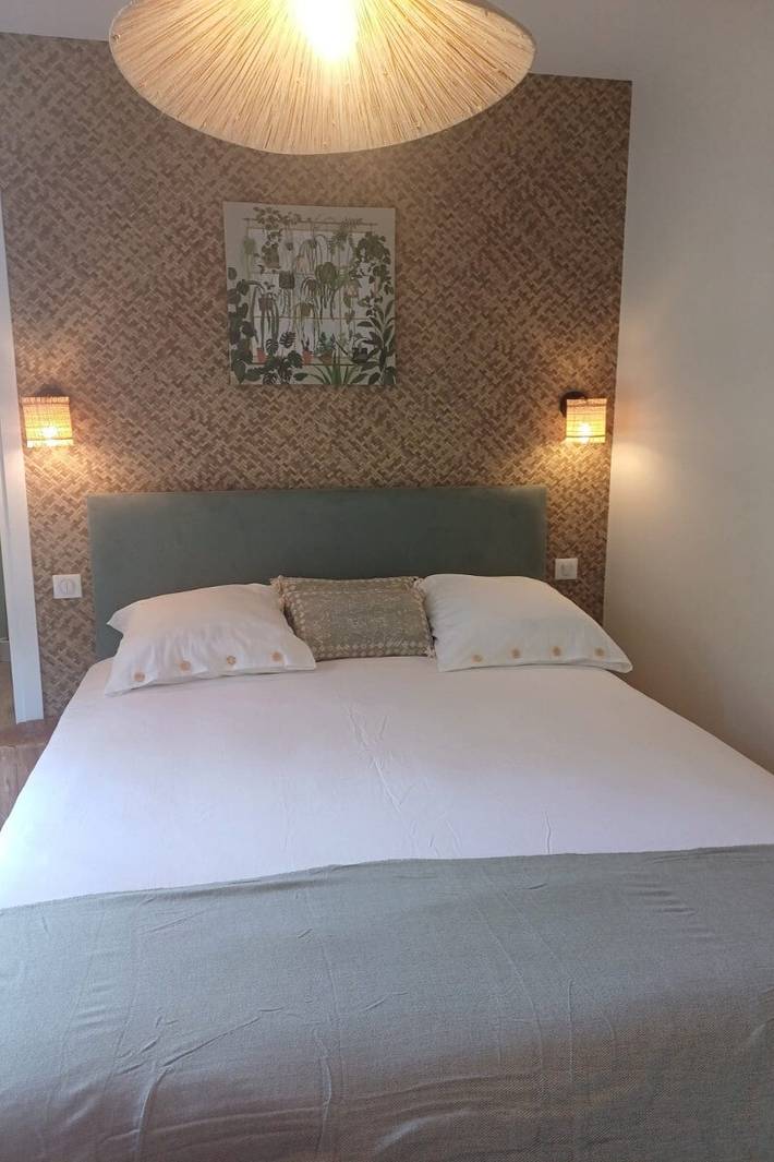 Location de vacances pour 2 personnes, avec Terrasse ainsi que Jardin et Piscine à Rouffignac-Saint-Cernin-de-Reilhac - 3