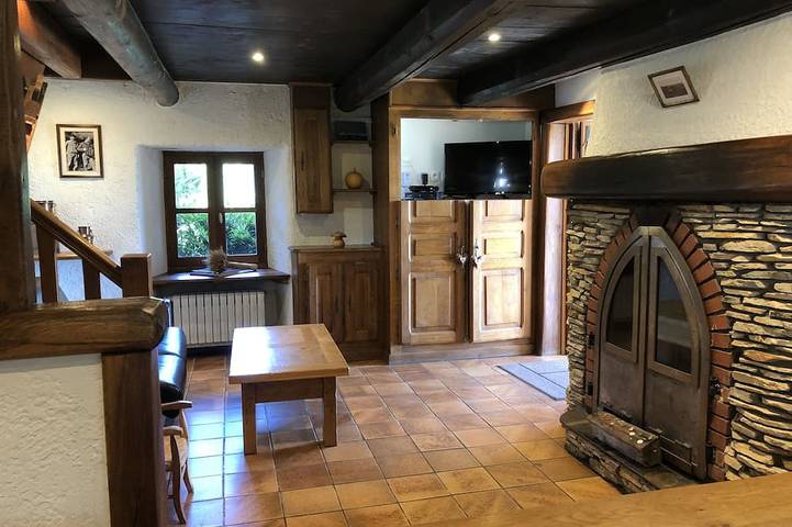 Auvergne Puy de Dome 3 komfortable Cottages, beheizter Pool von Juni bis September in Saint-Alyre-ès-Montagne, Regionaler Naturpark Volcans d'Auvergne
