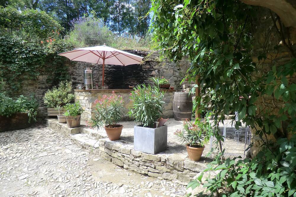 Domaine d'alcapiès, bed and breakfast, Sud Aveyron France in Saint-Jean-d'Alcapiès, Parc naturel régional des Grands Causses