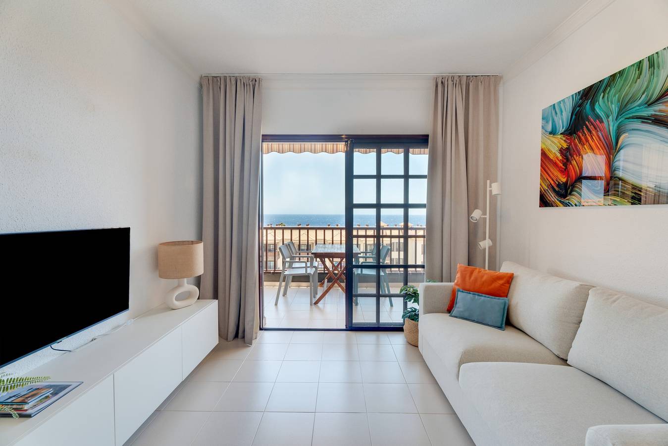 Geheel appartement, Appartement 'Balcón del mar - suite 353' met zonnig terras op het zuiden en frontaal zeezicht in Costa del Silencio, Arona