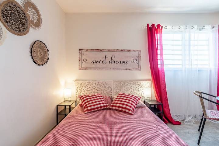 Hel studio-lejlighed, Studio 'La Perle Du Sud' with Private Patio, Wi-Fi, and Air Conditioning in Villeneuve-lès-Béziers, Middelhavskysten (Frankrig)