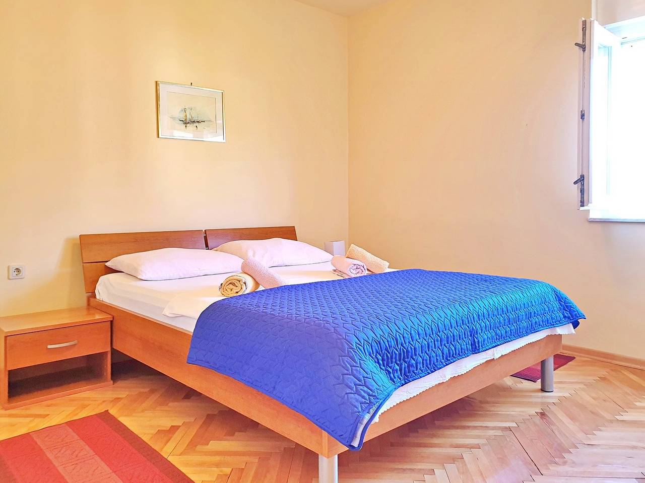 Ganze Wohnung, Apartment Radosna - 370 Meter vom Meer entfernt, drei Schlafzimmer, zwei Badezimmer, privater Parkplatz, Grill in Silo (Krk), Krk
