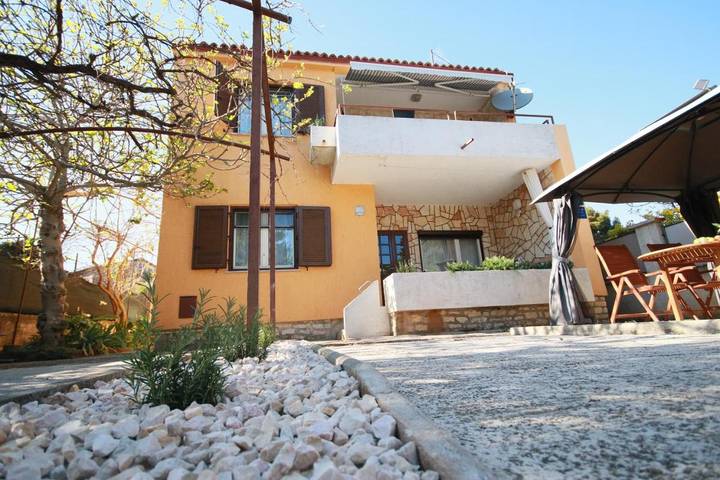 Apartamento de vacaciones para 6 personas, con jardín y vistas - 1