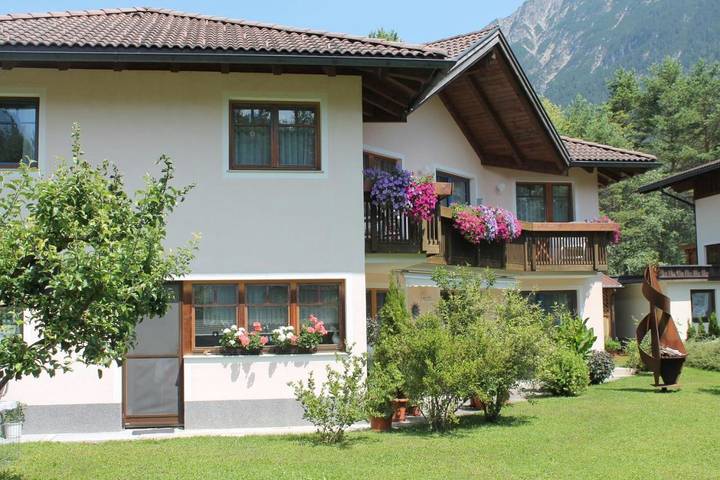 Ferienwohnung für 7 Personen, mit Ausblick und Garten