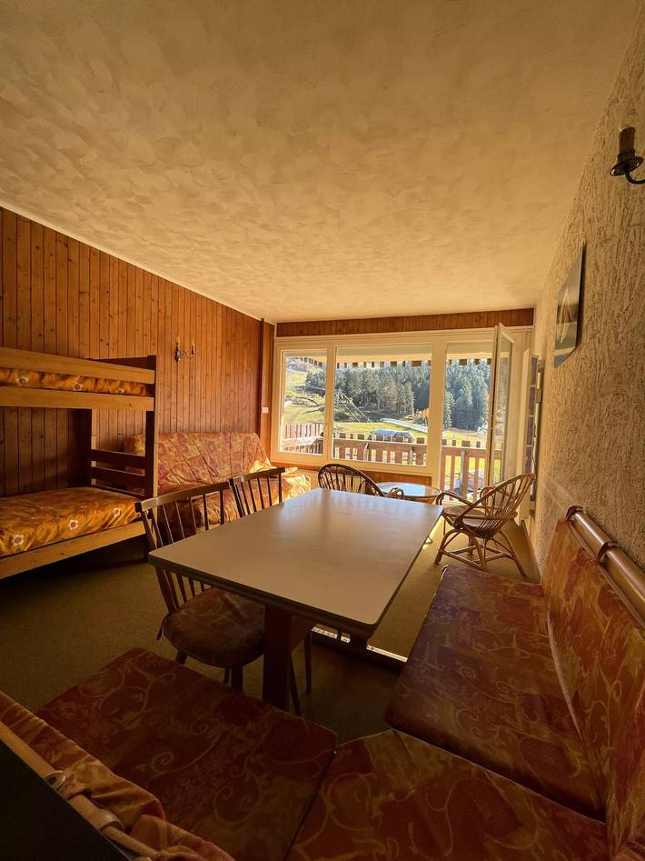 Estudio entero, Estudio con vista al prado in Le Lioran, Laveissière
