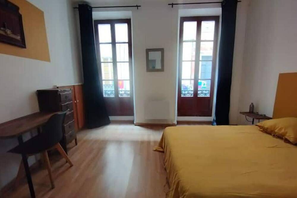 Entire apartment, Appartement en Plein Centre in Carpentras, Parc naturel régional du Mont-Ventoux