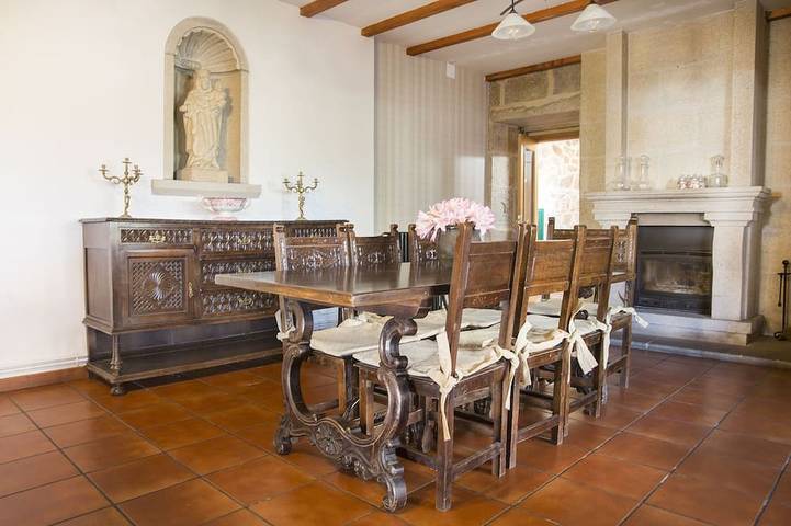 Gîte pour 22 personnes, avec Balcon ainsi que Jacuzzi et Jardin