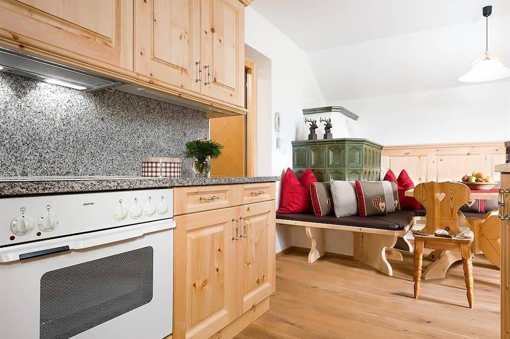 Apartment Top 5 \"Zirbennest\" - Kasperhof Appartments Innsbruck in Innsbruck, Regio Innsbruck