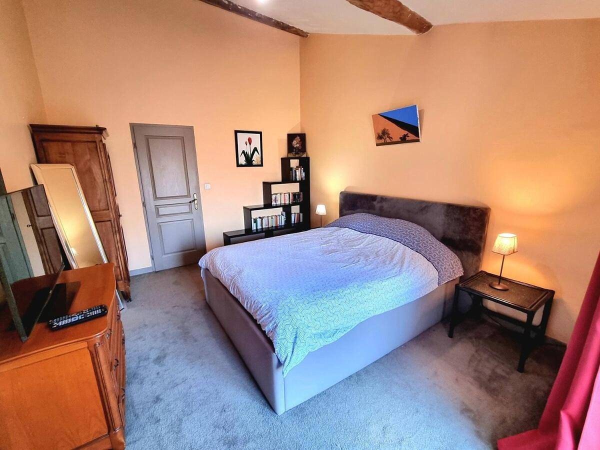 Appartement entier, Two-Bedroom Apartment in Villefranche-sur-Saône, Beaujolais