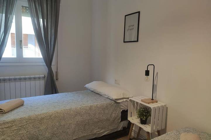 Apartamento entero, Apartamento céntrico en Jaca con 1 dormitorio y parking incluido in Jaca, Pirineo Aragonés