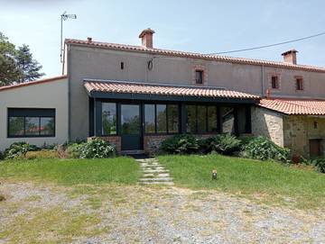 Gîte pour 15 personnes, avec jardin et terrasse à Les Herbiers