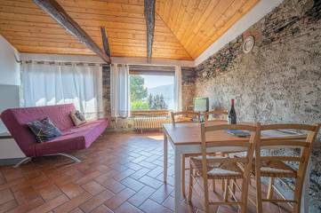 Gîte pour 2 personnes, avec jardin ainsi que terrasse et vue sur le lac dans Pettenasco