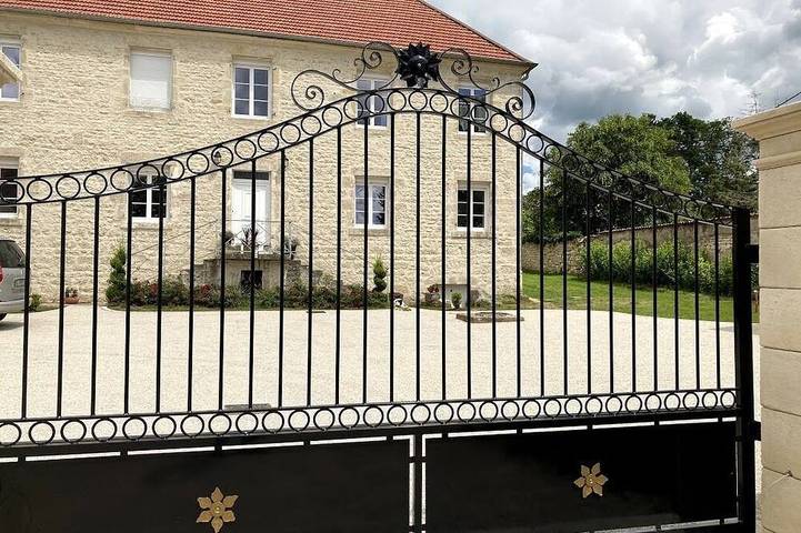 Gîte pour 10 personnes, avec jardin à Membrey