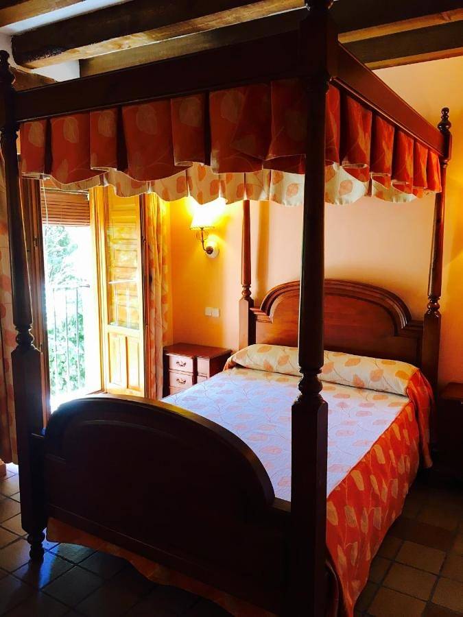 Double or Twin Room with Bathroom in Sepúlveda, Provincia de Segovia