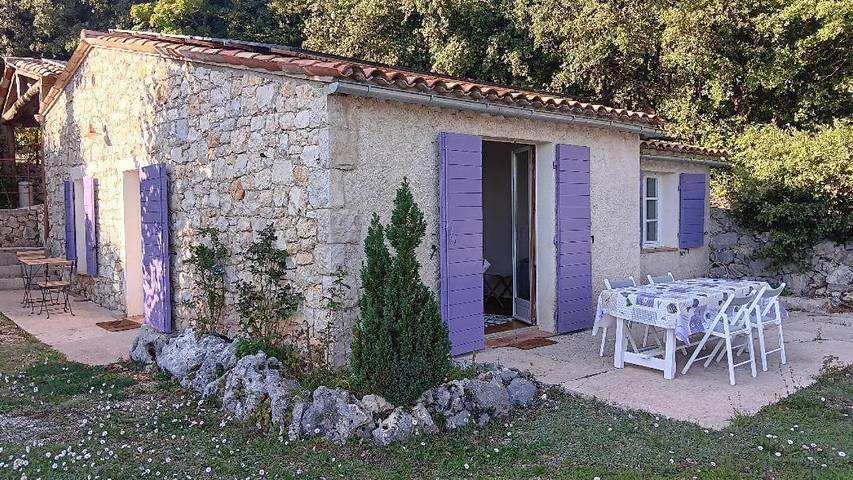Location de vacances pour 2 personnes, avec piscine et jardin à Mons (Var) - 2