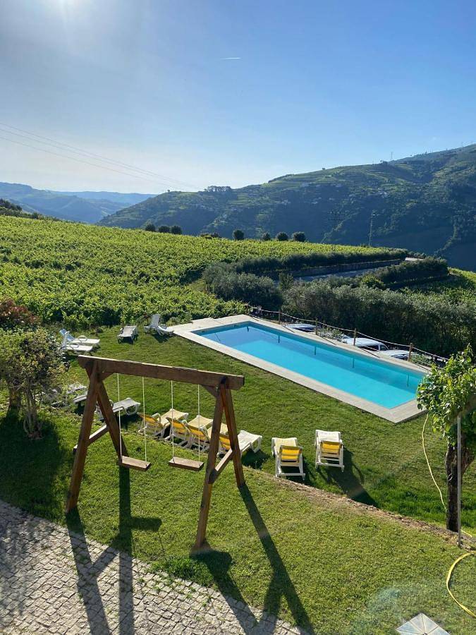 Gîte pour 2 personnes, avec Terrasse ainsi que Jardin et Piscine dans Mesão Frio